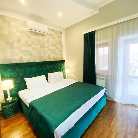 Hotel Orange Кутаиси Екстериор снимка