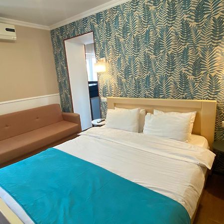 Hotel Orange Кутаиси Екстериор снимка