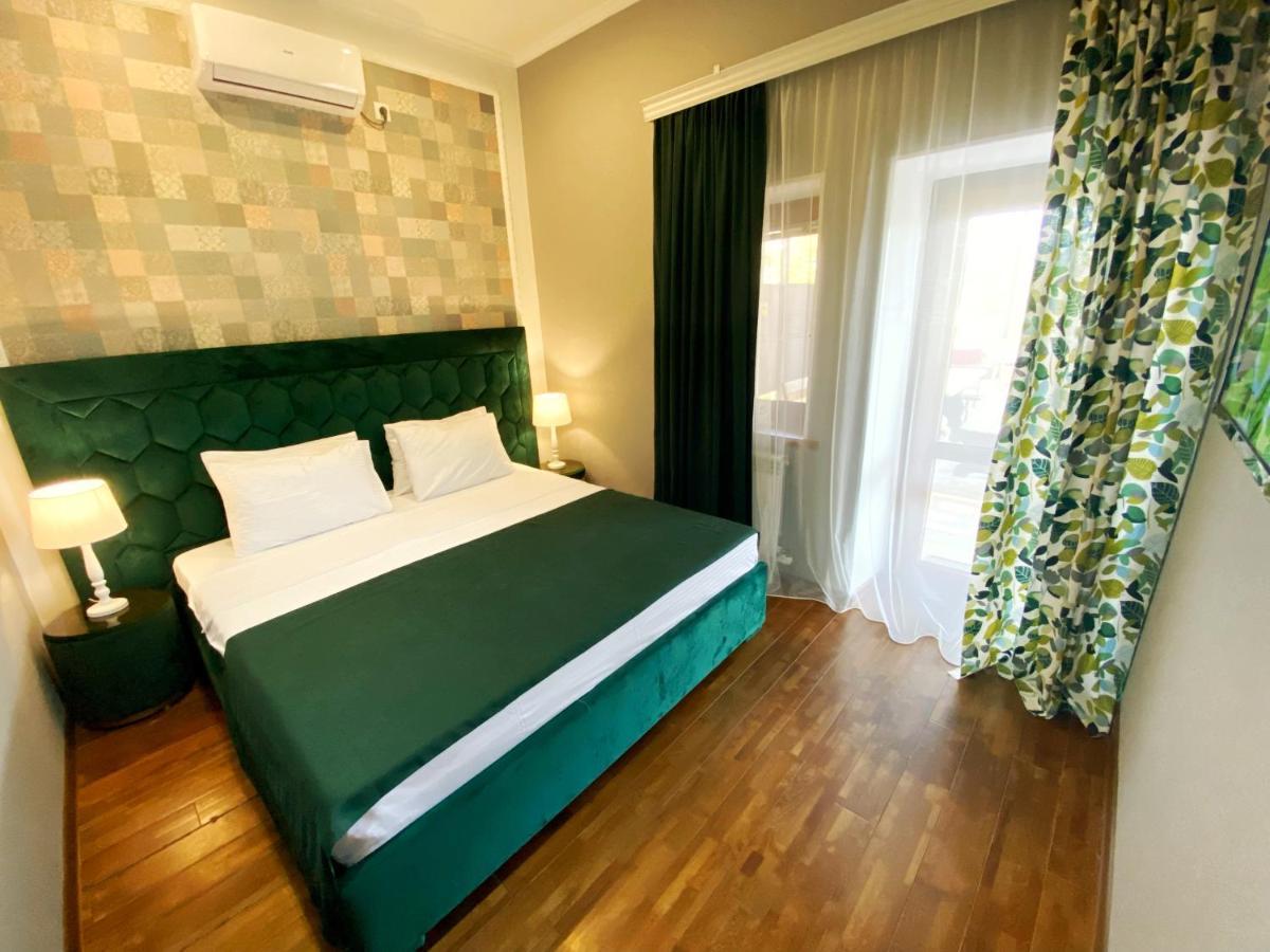 Hotel Orange Кутаиси Екстериор снимка
