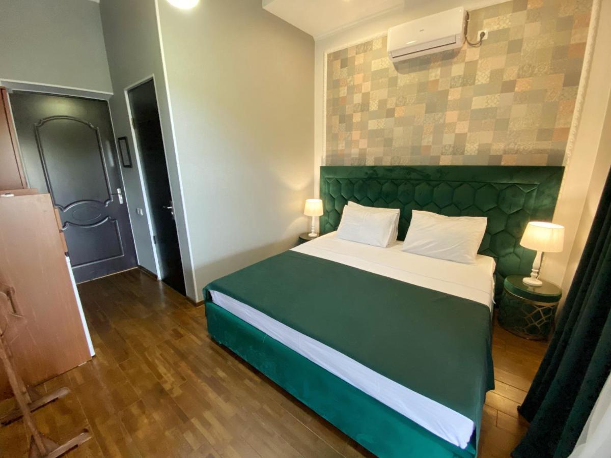 Hotel Orange Кутаиси Екстериор снимка