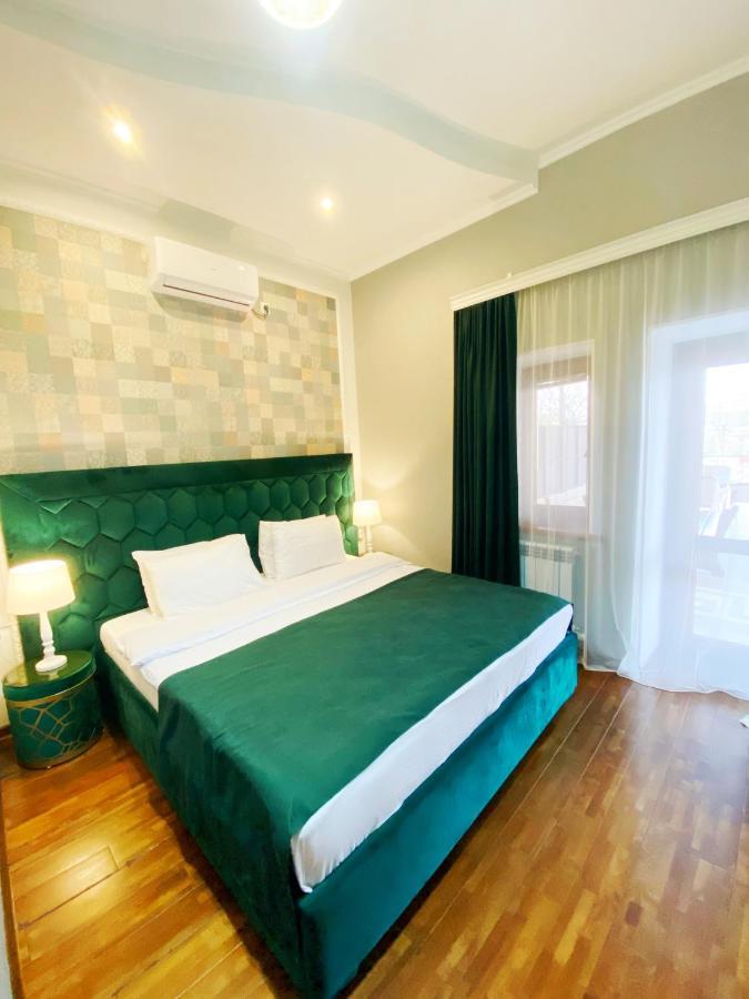 Hotel Orange Кутаиси Екстериор снимка