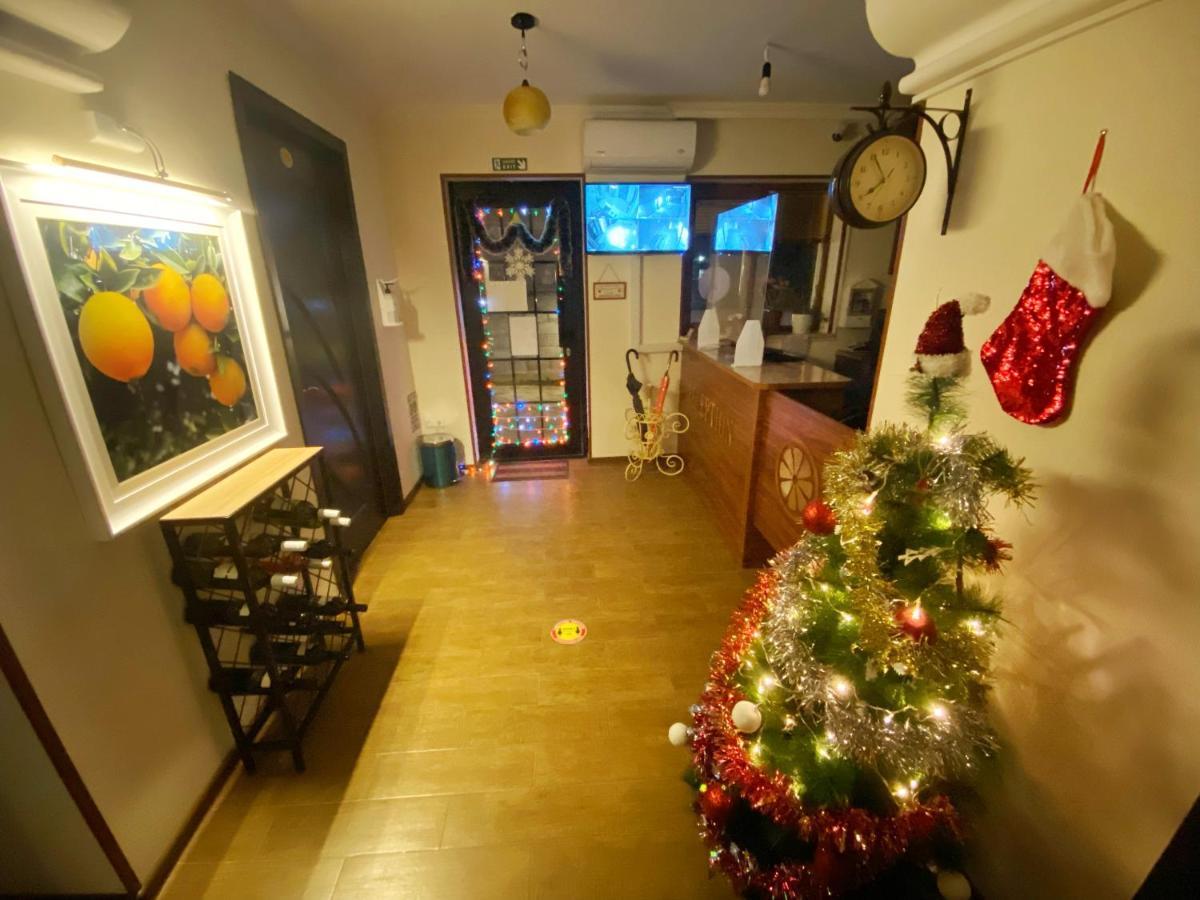 Hotel Orange Кутаиси Екстериор снимка