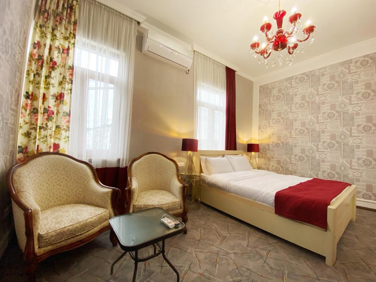Hotel Orange Кутаиси Екстериор снимка