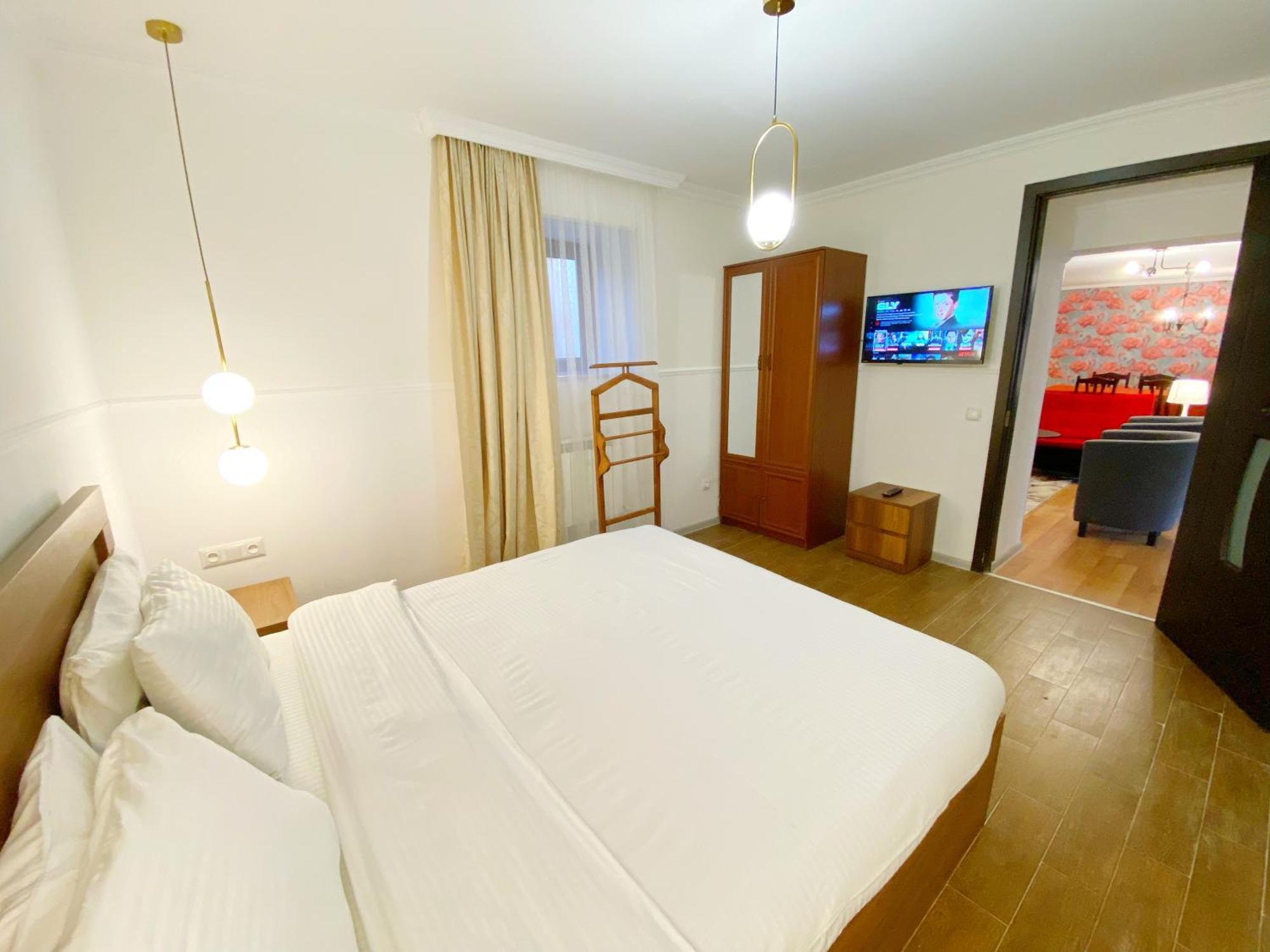 Hotel Orange Кутаиси Екстериор снимка