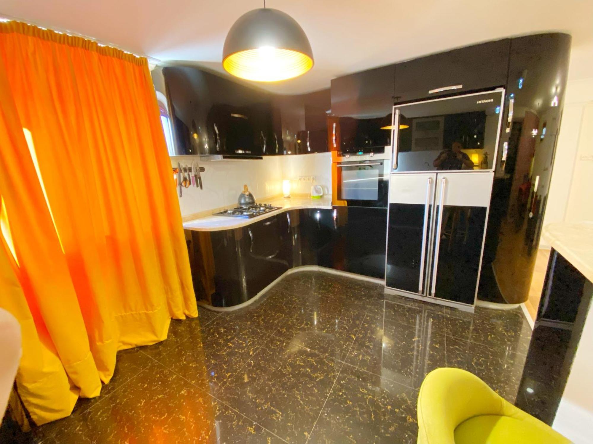 Hotel Orange Кутаиси Екстериор снимка