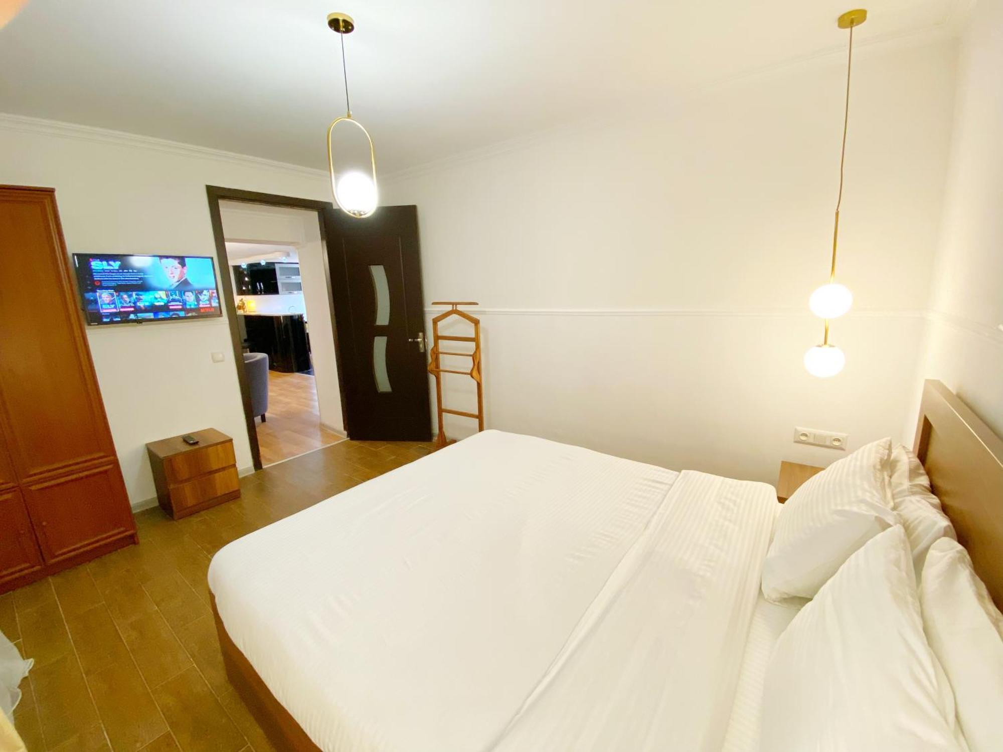 Hotel Orange Кутаиси Екстериор снимка