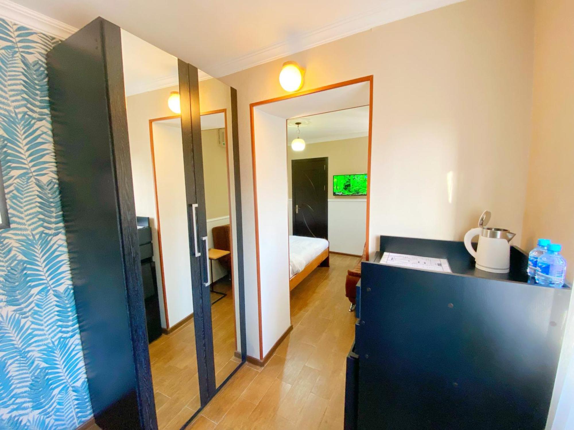 Hotel Orange Кутаиси Екстериор снимка