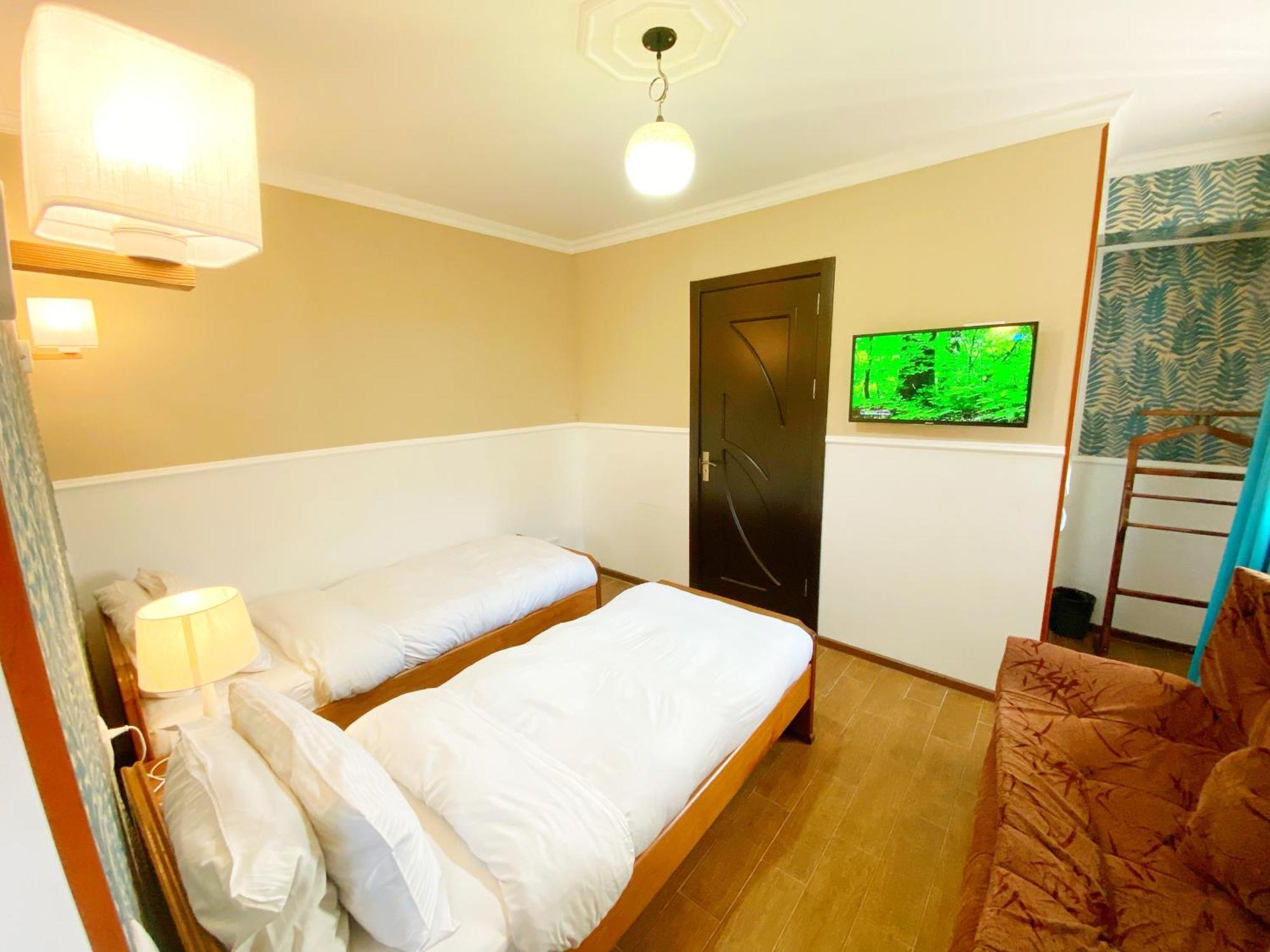Hotel Orange Кутаиси Екстериор снимка
