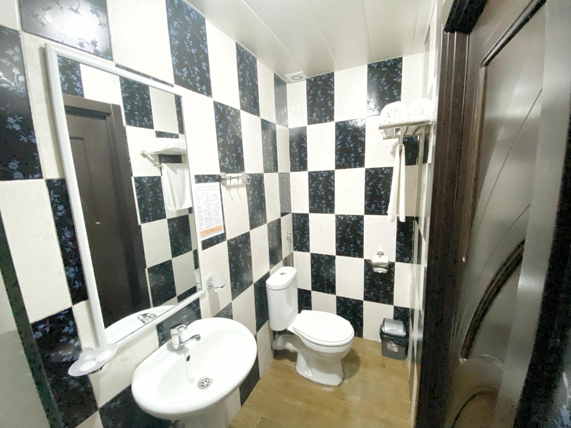 Hotel Orange Кутаиси Екстериор снимка