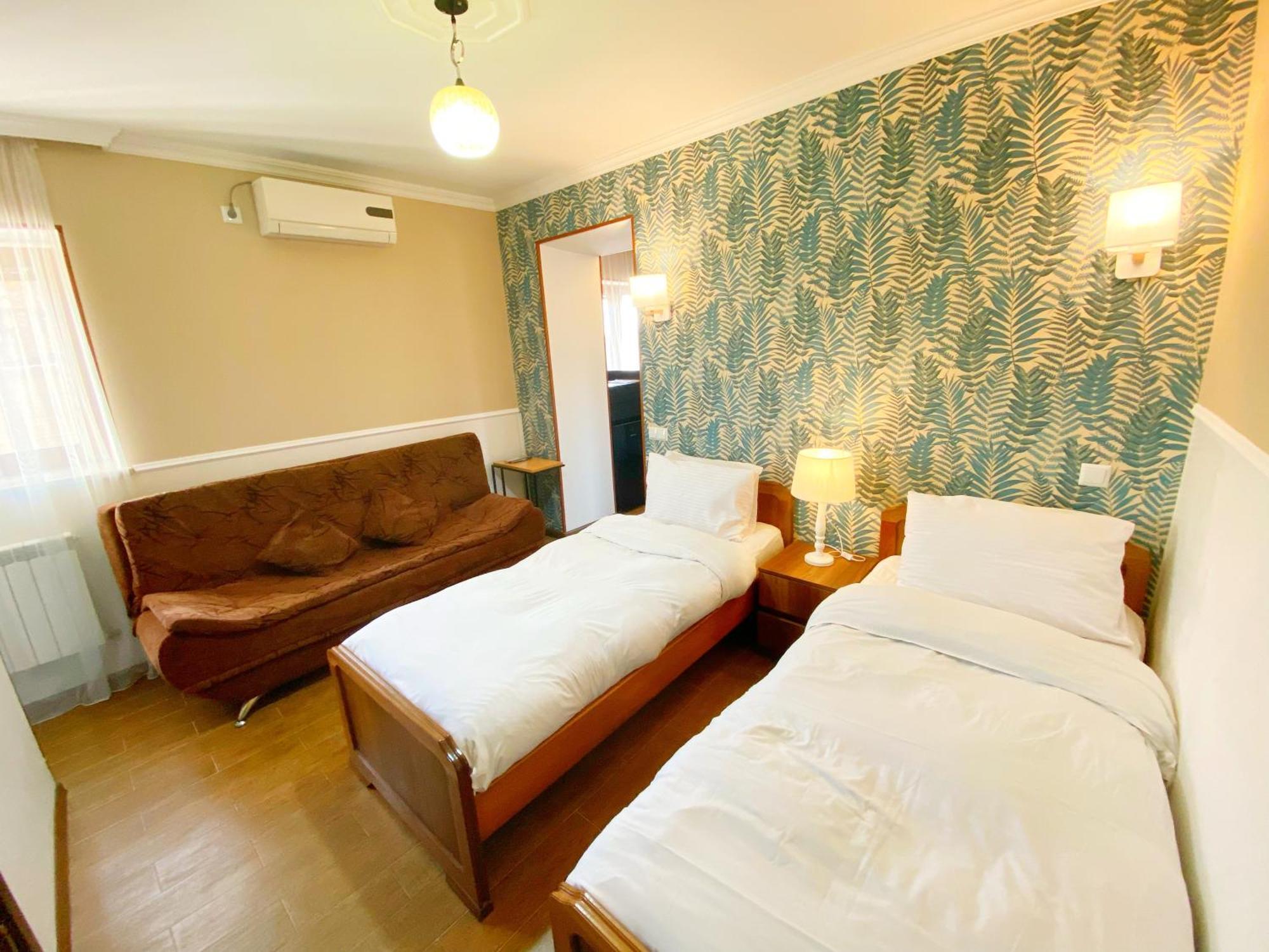 Hotel Orange Кутаиси Екстериор снимка
