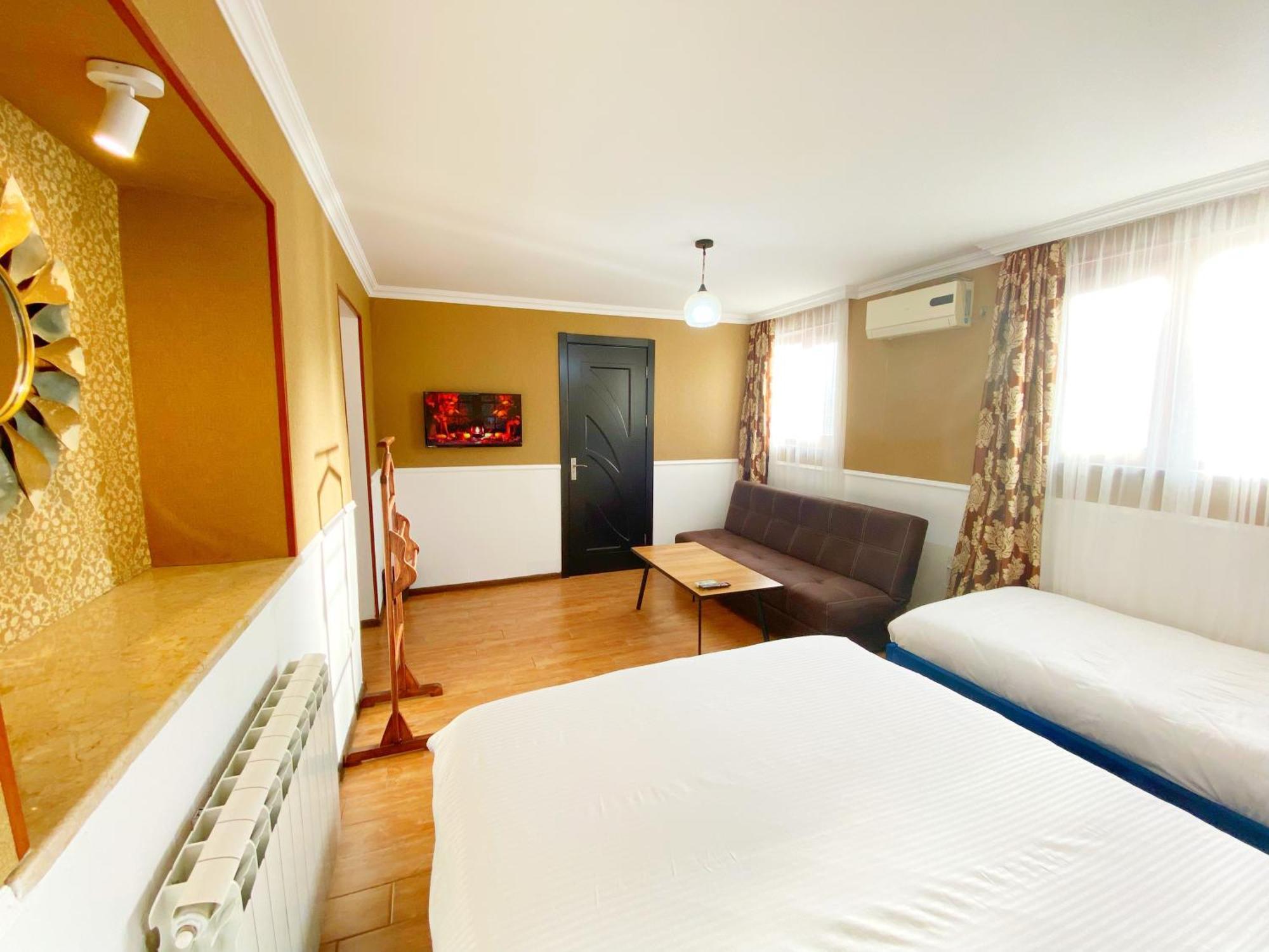 Hotel Orange Кутаиси Екстериор снимка