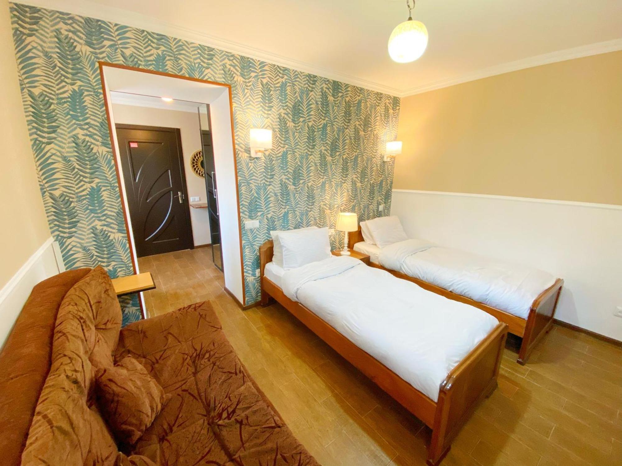 Hotel Orange Кутаиси Екстериор снимка