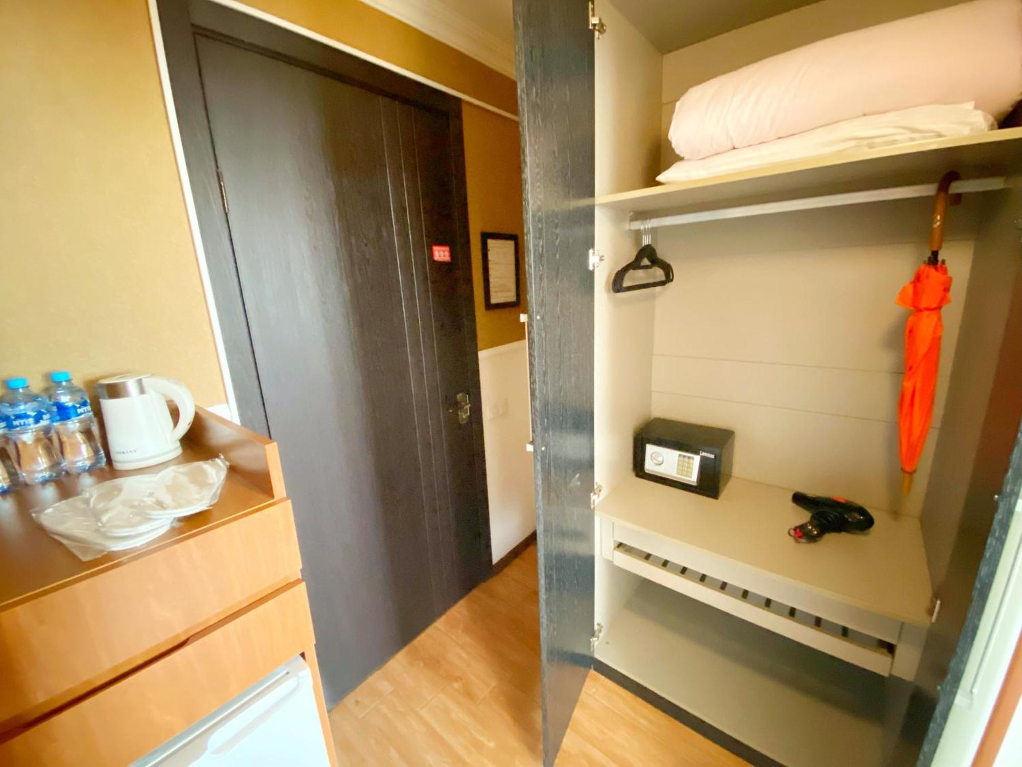 Hotel Orange Кутаиси Екстериор снимка
