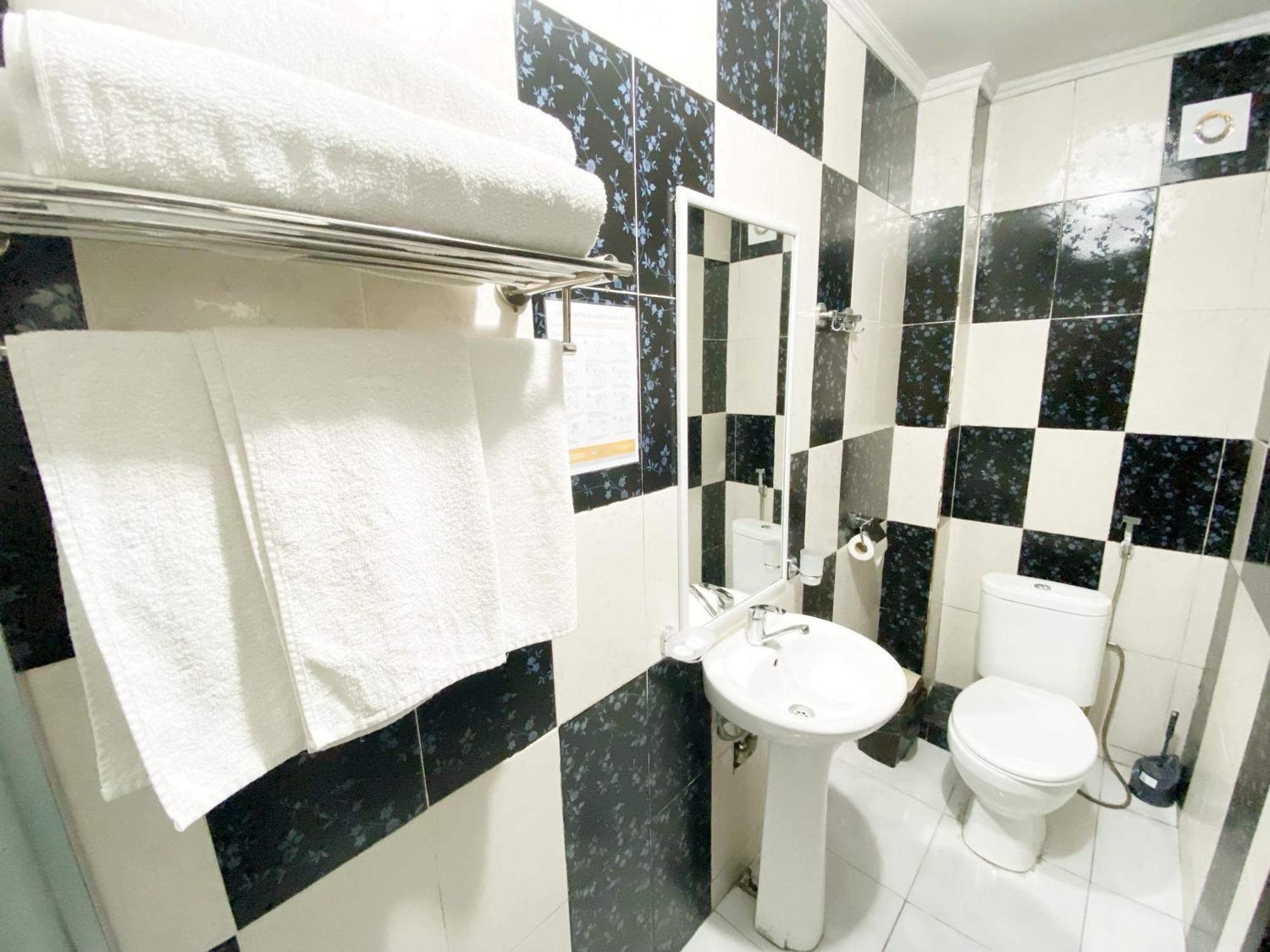 Hotel Orange Кутаиси Екстериор снимка