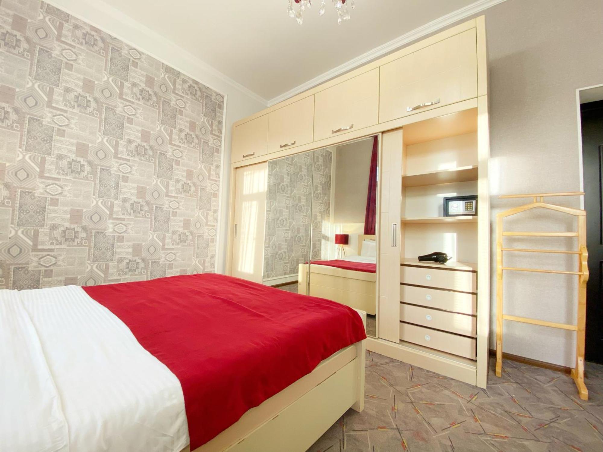 Hotel Orange Кутаиси Екстериор снимка