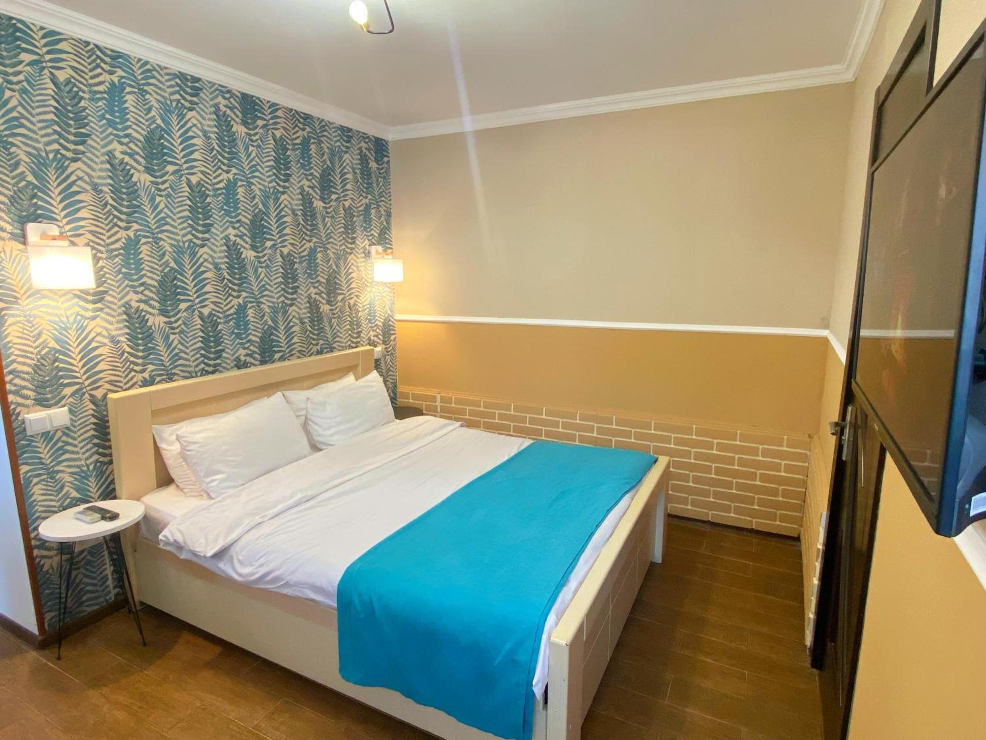 Hotel Orange Кутаиси Екстериор снимка