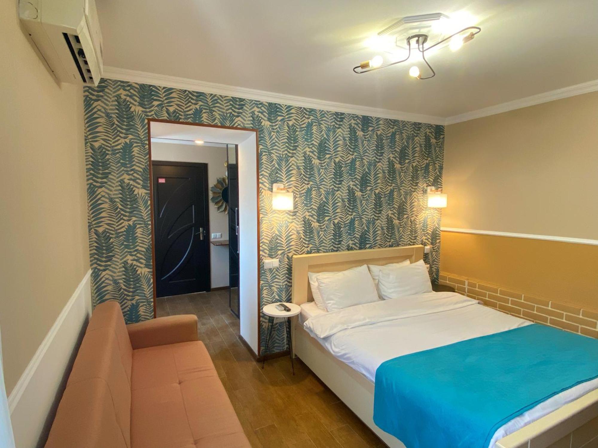 Hotel Orange Кутаиси Екстериор снимка