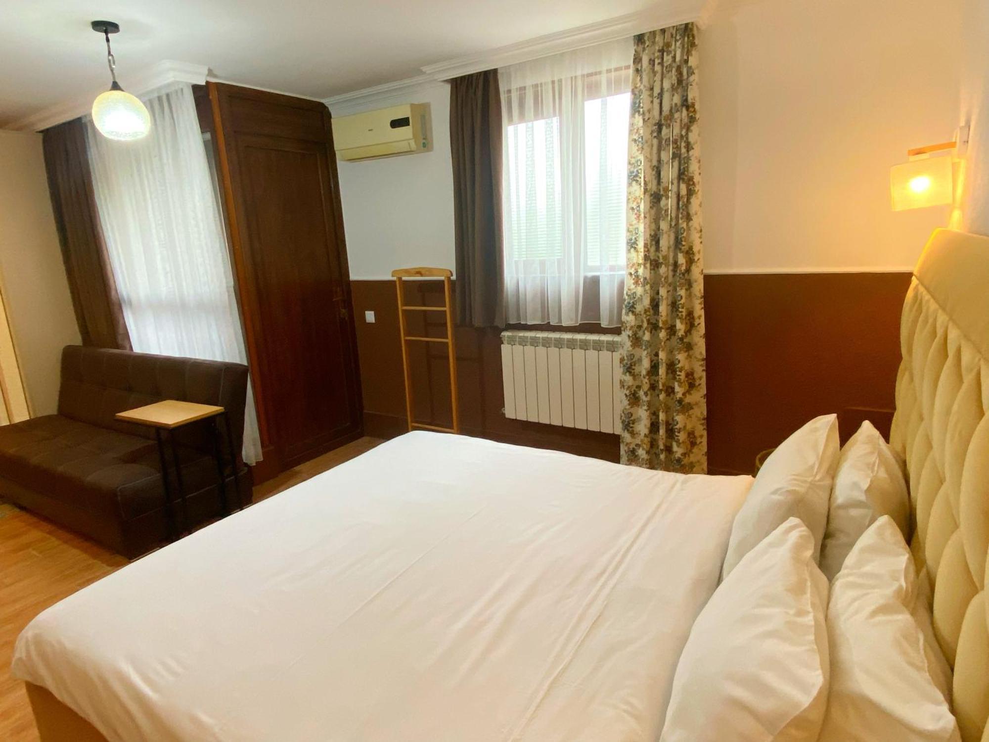 Hotel Orange Кутаиси Екстериор снимка