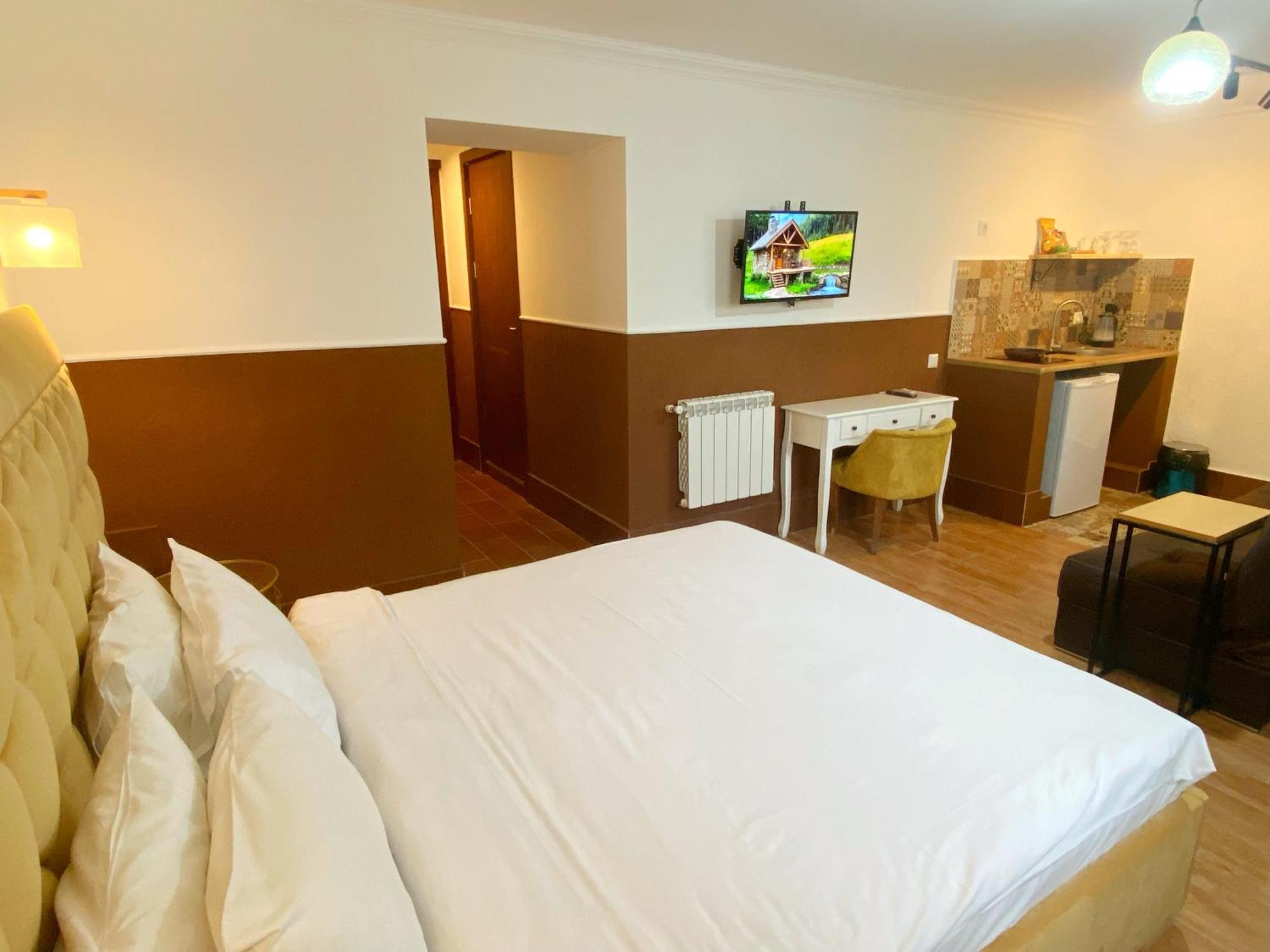 Hotel Orange Кутаиси Екстериор снимка