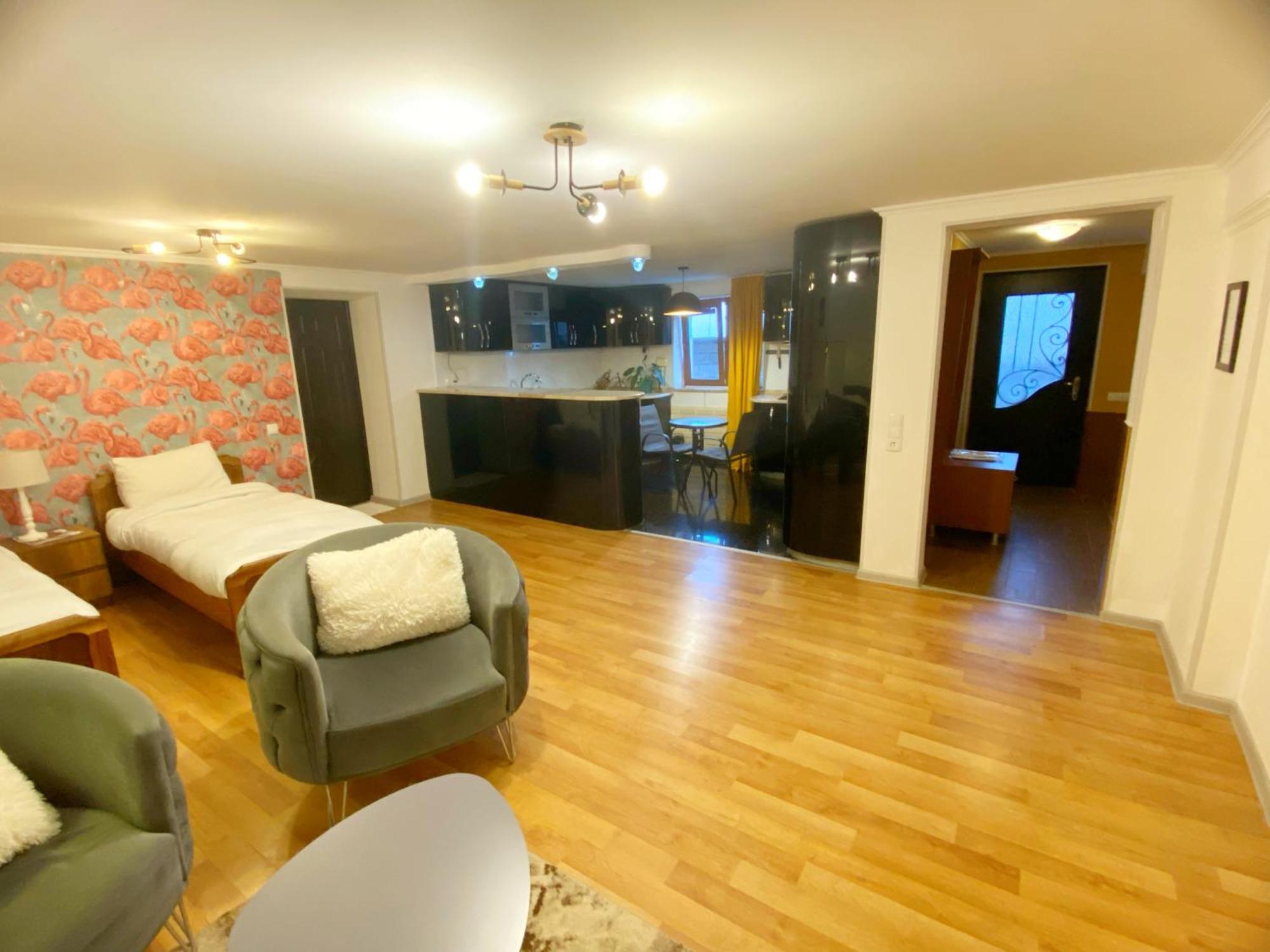 Hotel Orange Кутаиси Екстериор снимка